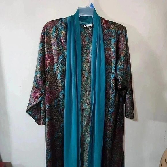 VICTORIA'S Secret Vintage Paisley Print Long Satin and Sheer robe. Size Medium - Picture 7 of 13